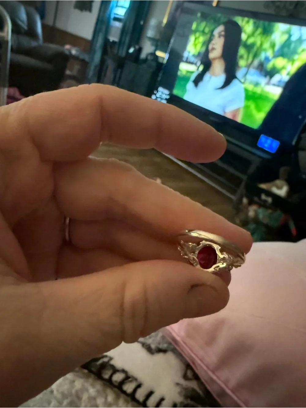 Classic natural Garnet Red Centerstone Ring with Clear Side Stones - Women Jewel